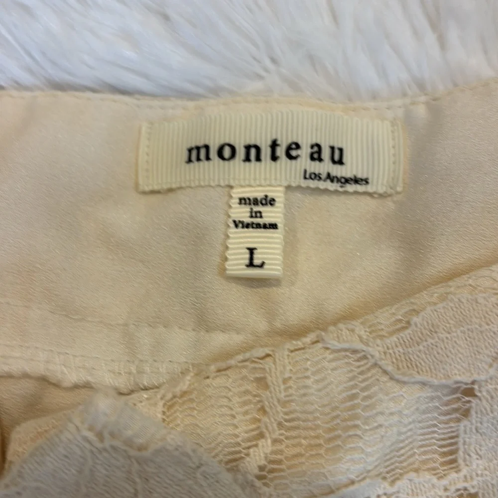 Monteau Lace Shorts Size Large Cream Color